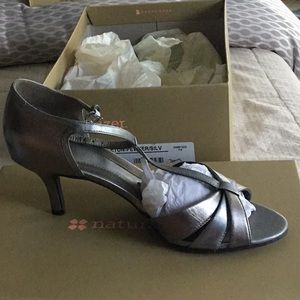 Naturalizer heels , Size 8 1/2  Medium